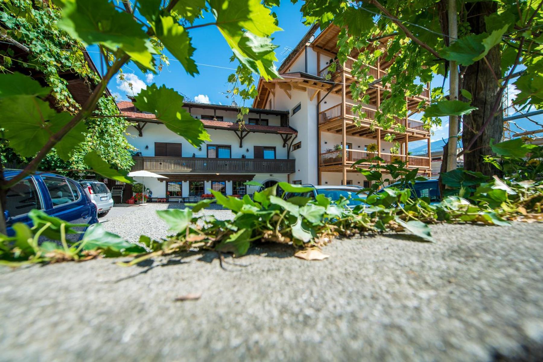 Eco Bnb & Apartments Bruendlerhof Marlengo Exterior photo